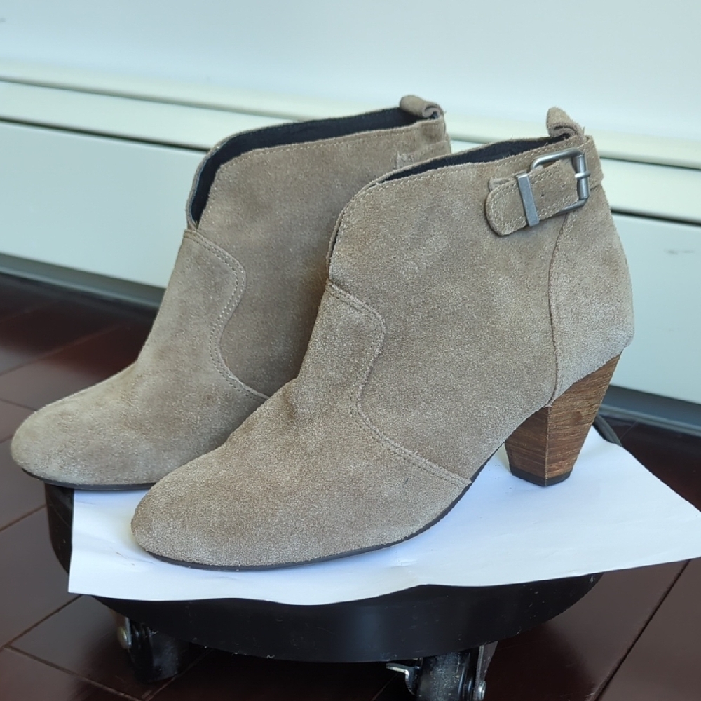 Urban Outfitters Ecote camel tan cow Suede Ankle boots Booties Size 10
